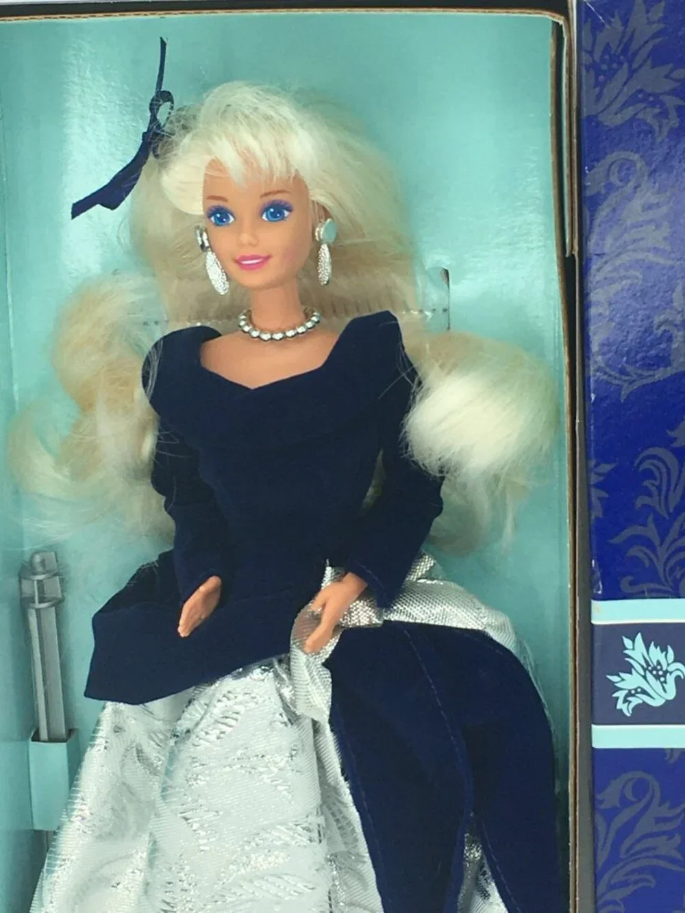 1995 Avon Winter Velvet Barbie Doll Special Edition 1st in Series #15571 NRFB